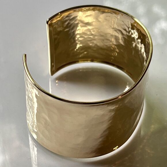 14K Yellow Gold Hammered Cuff Bangle – Wide 37mm, Solid, Made in Italy - Picture 3 of 7